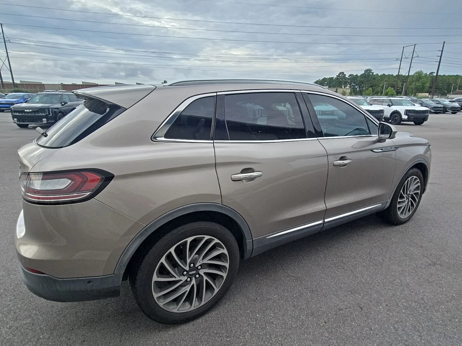 Used 2019 Iced Mocha Premium Colorant Lincoln Reserve image 4