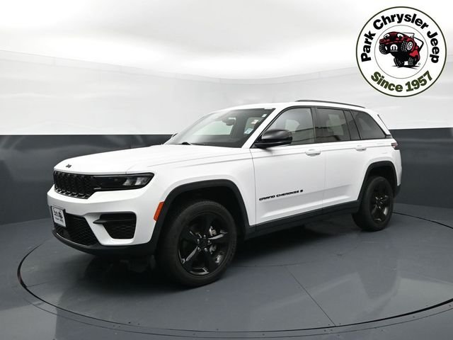 Used 2023 Jeep Grand Cherokee Altitude with VIN 1C4RJHAG5PC517771 for sale in Burnsville, Minnesota