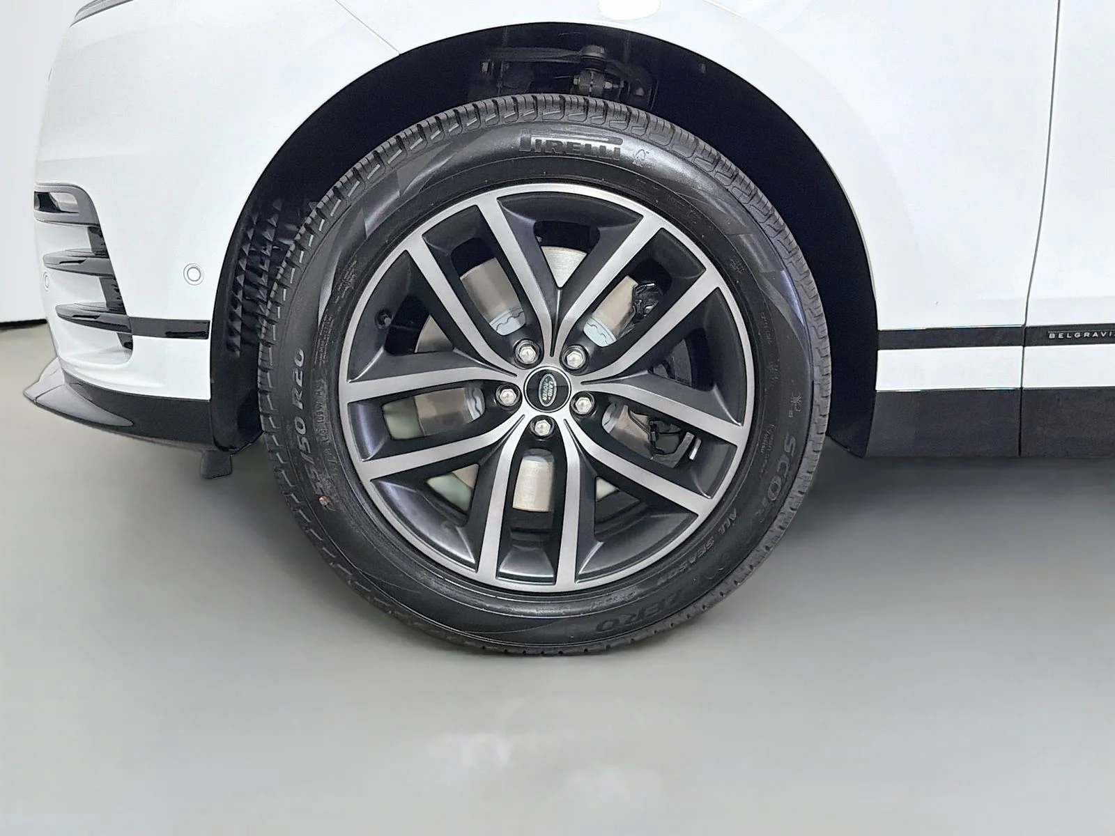 New 2026 Fuji White Land Rover Belgravia Edition image 37
