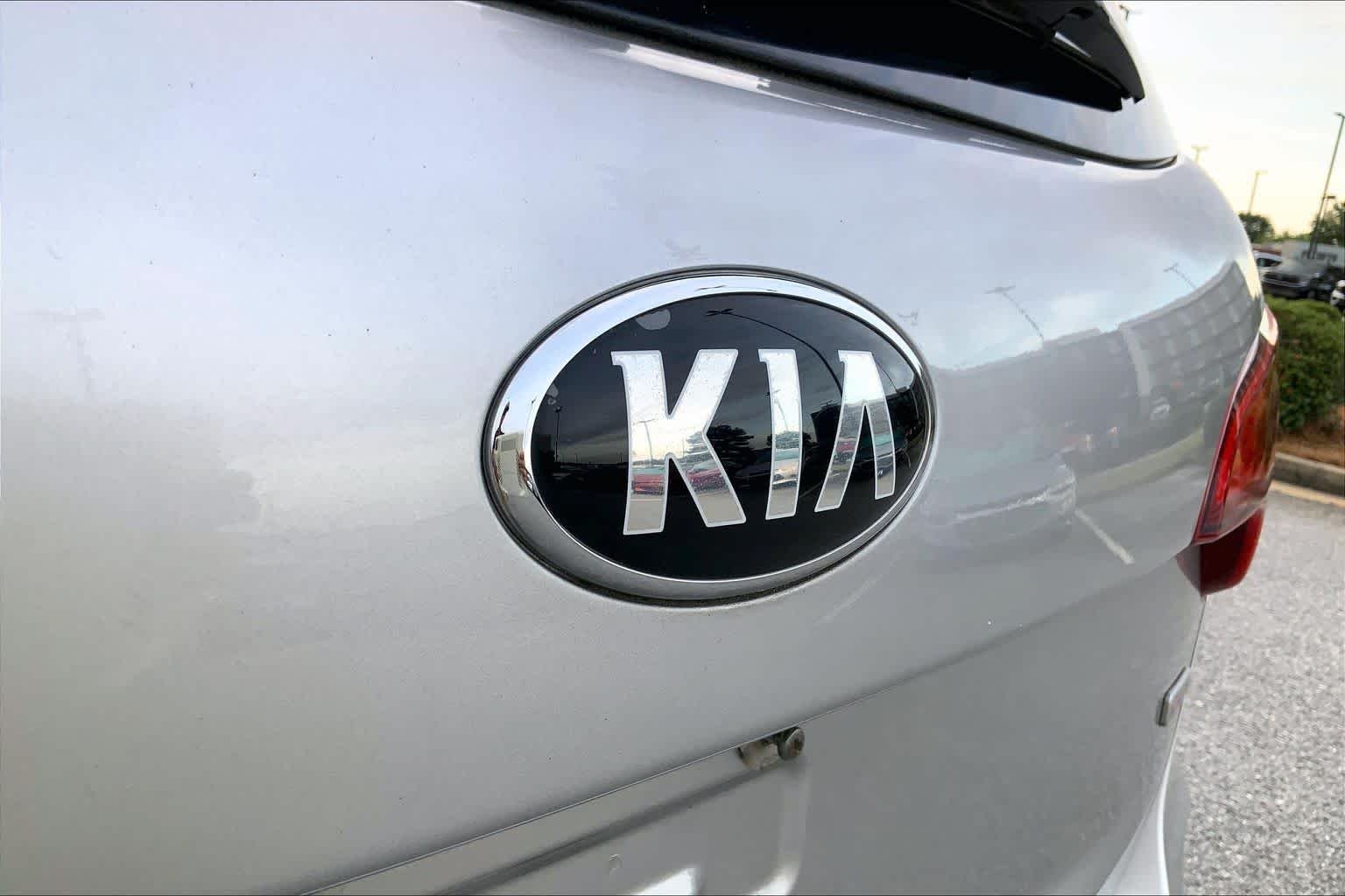 Used 2015 Satin Metal Kia LX image 10