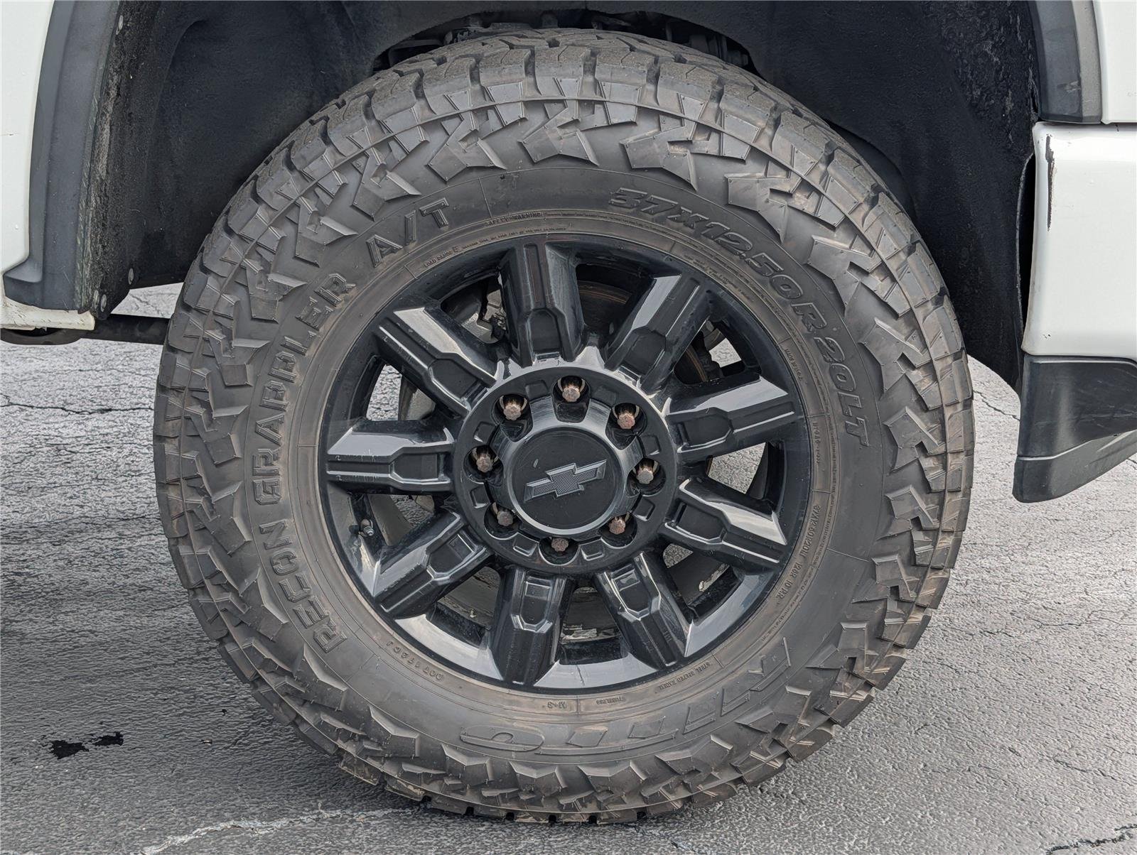 Used 2020 SUMMIT WHITE Chevrolet Custom image 37