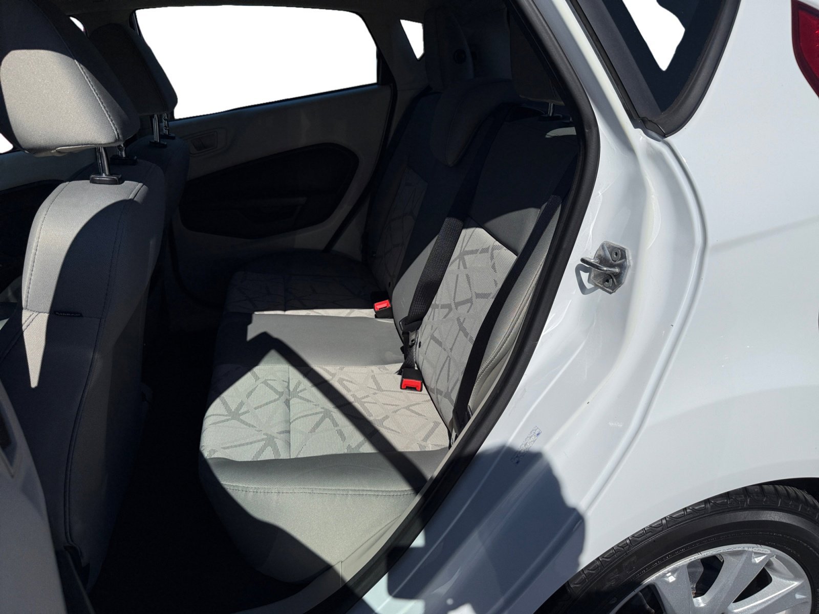 Used 2013 Oxford White Ford SE image 16