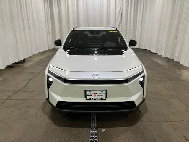New 2026 Wind Chill Pearl <sup>1</sup> Toyota  XLE image 9