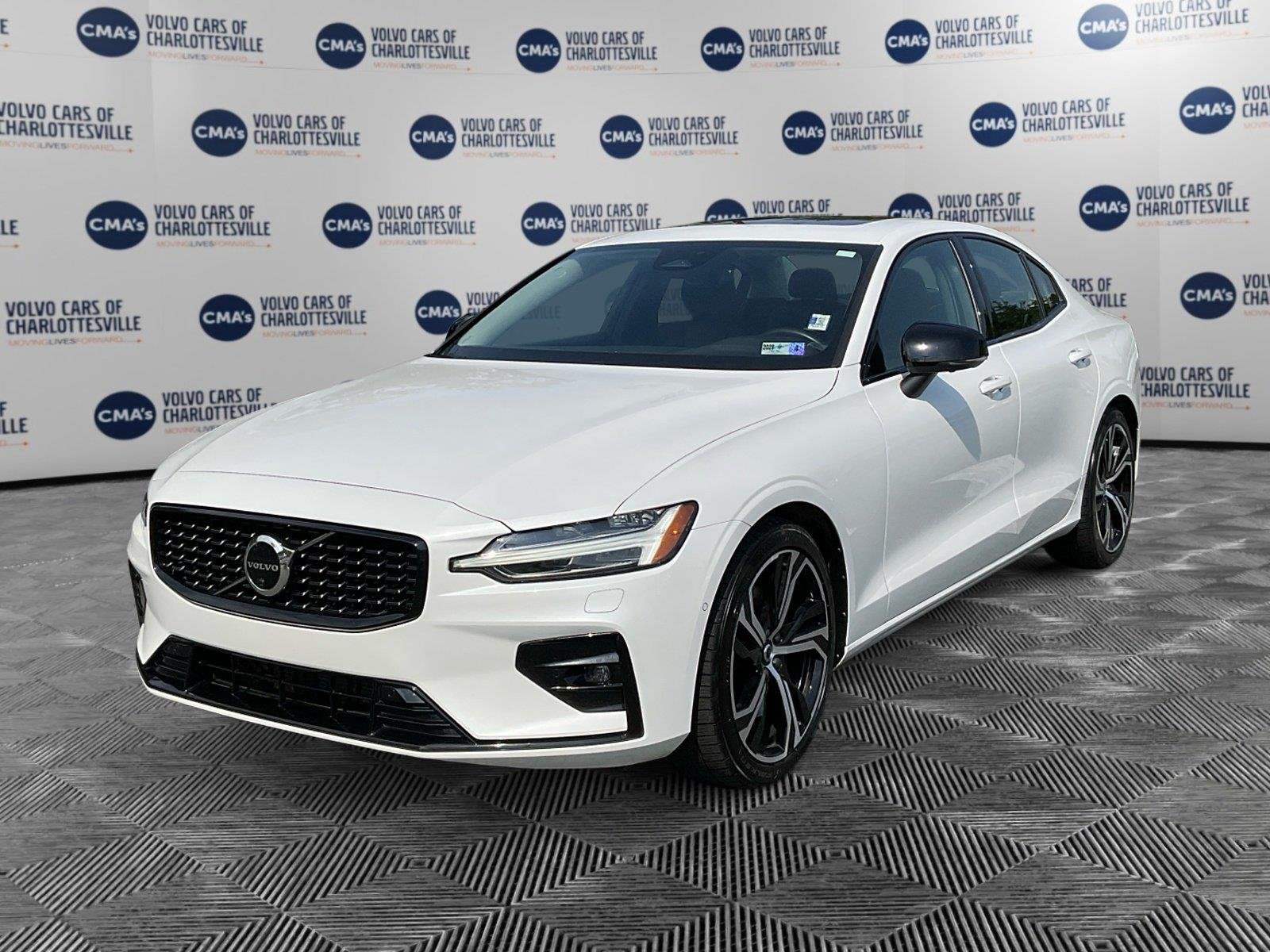 Used 2023 Crystal White Metallic Volvo Plus Dark Theme image 1
