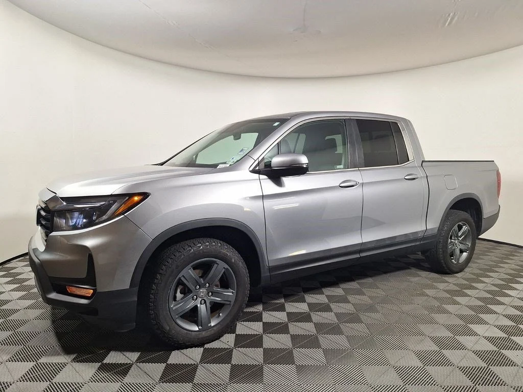 Certified Used 2023 Lunar Silver Metallic Honda AWD RTL image 33