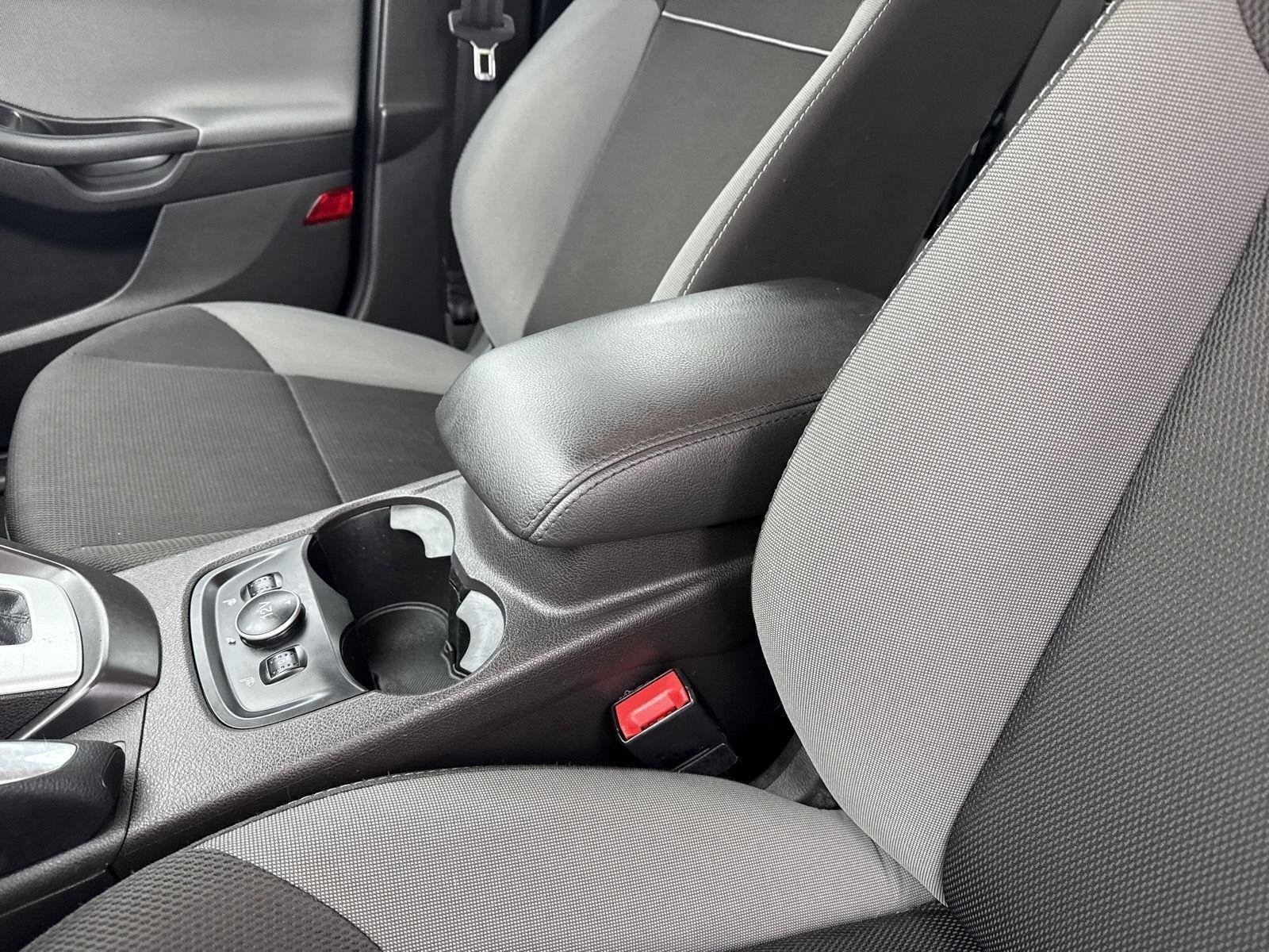 Used 2013 Tuxedo Black Metallic Ford SE image 23