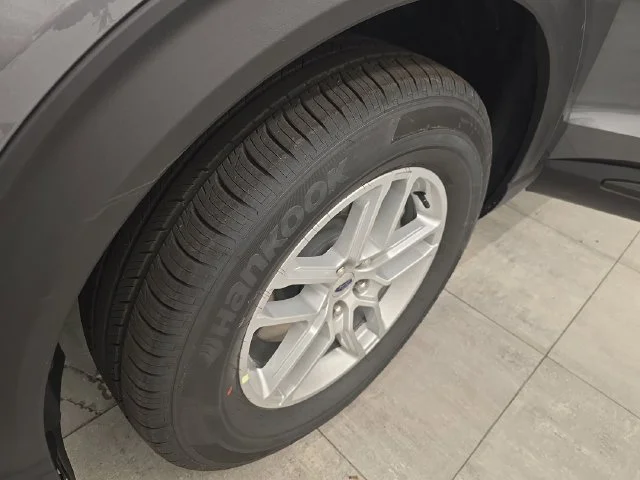 New 2027 Carbonized Gray Metallic Ford Active image 43