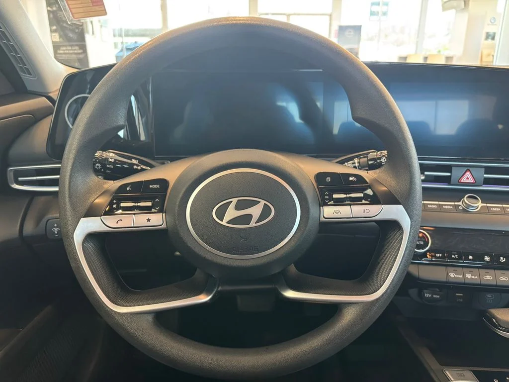 Used 2024 White Hyundai SEL image 17