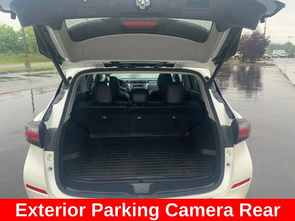 Used 2020 White Nissan SL image 16