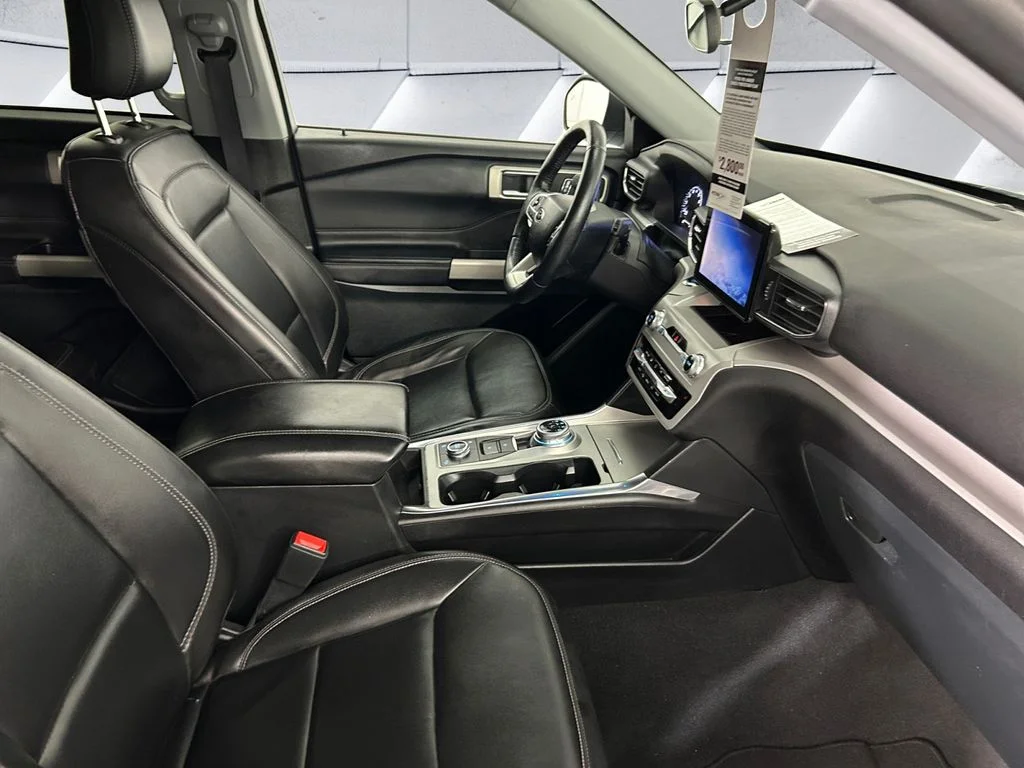 Used 2023 Silver Ford XLT image 13