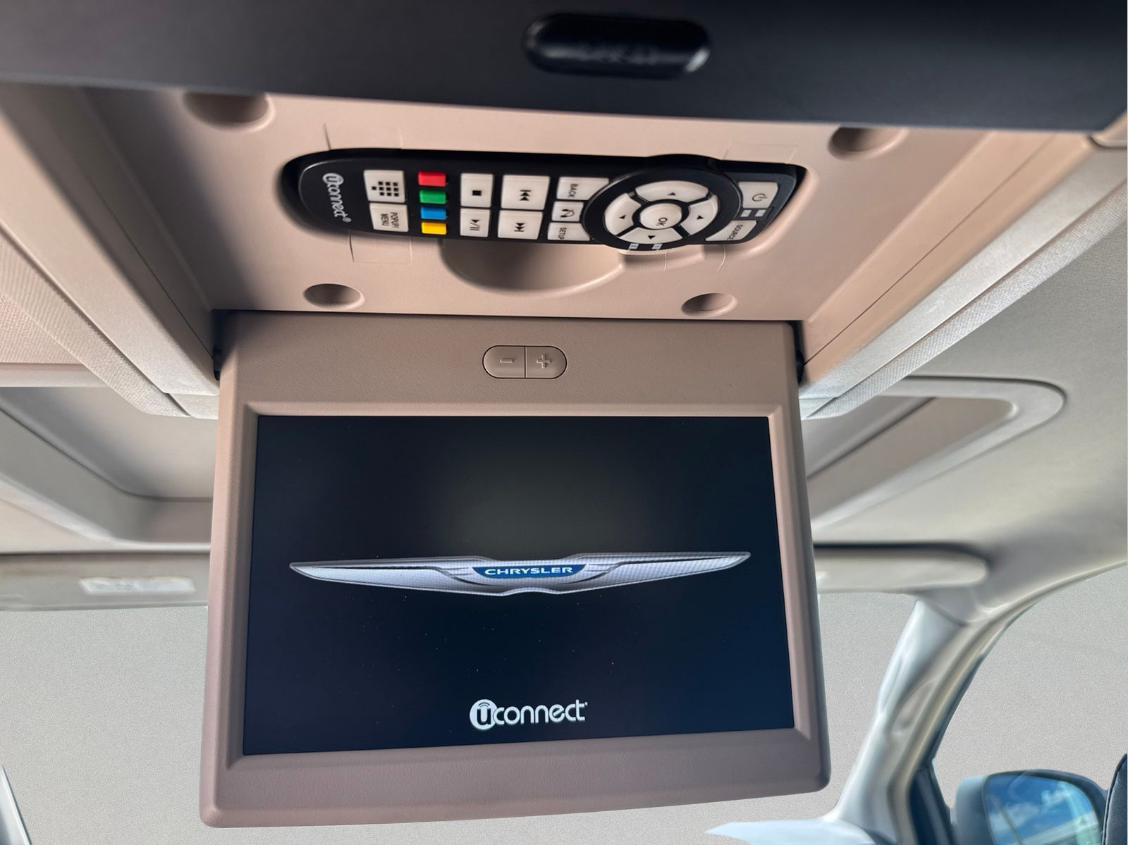 Used 2016 Gray Chrysler Limited image 12