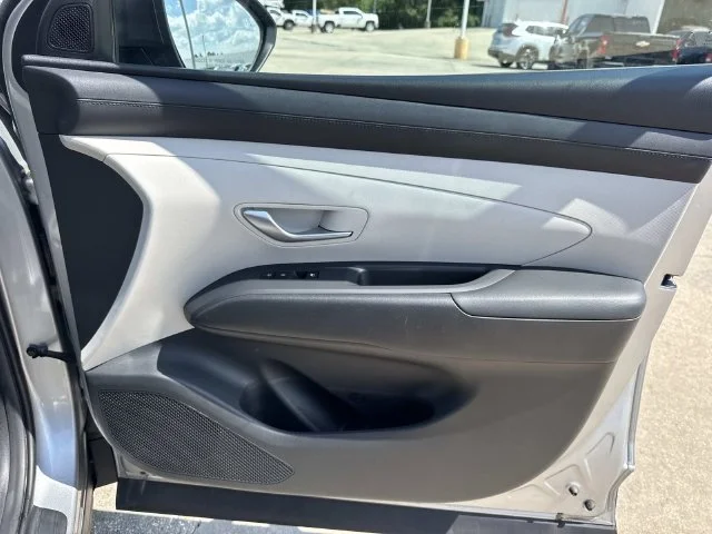 Used 2025 Silver Hyundai SEL image 36