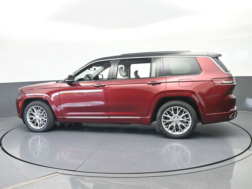 Used 2023 Velvet Red Pearlcoat Jeep Summit image 2