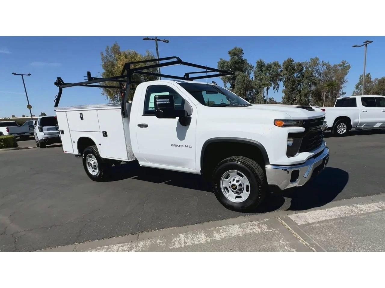 New 2026 Summit White Chevrolet WT image 4