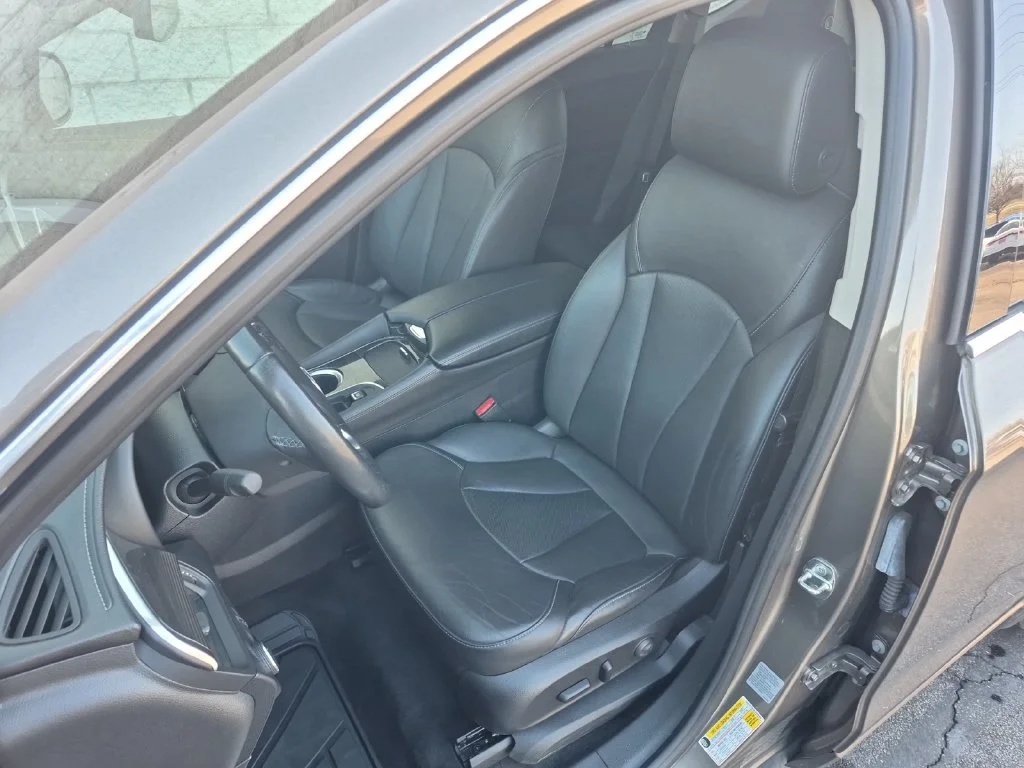 Used 2019 Brown Buick Essence image 16