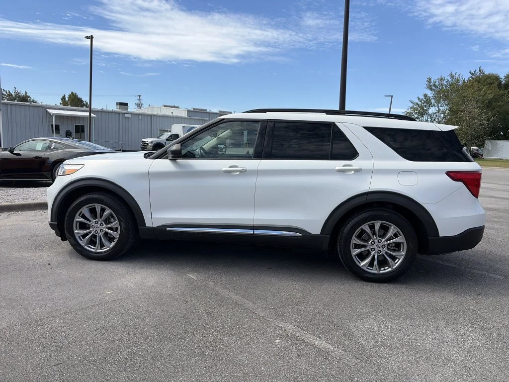 Used 2021 White Ford XLT image 4