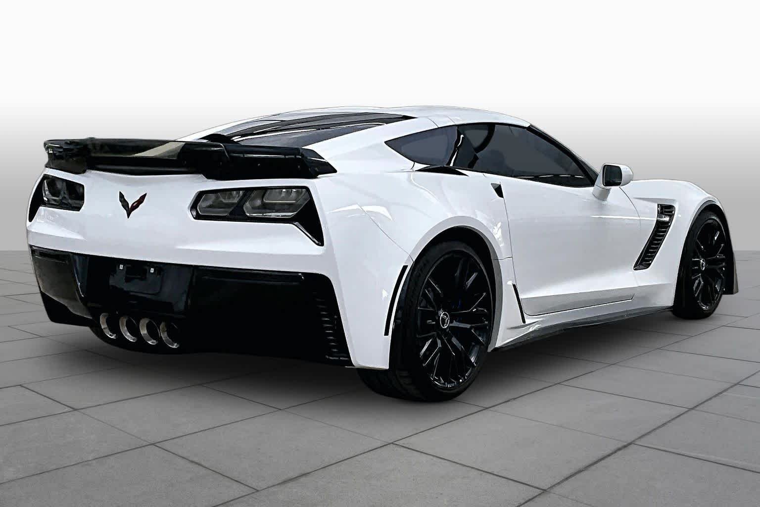Used 2015 Arctic White Chevrolet Z06 2LZ image 13