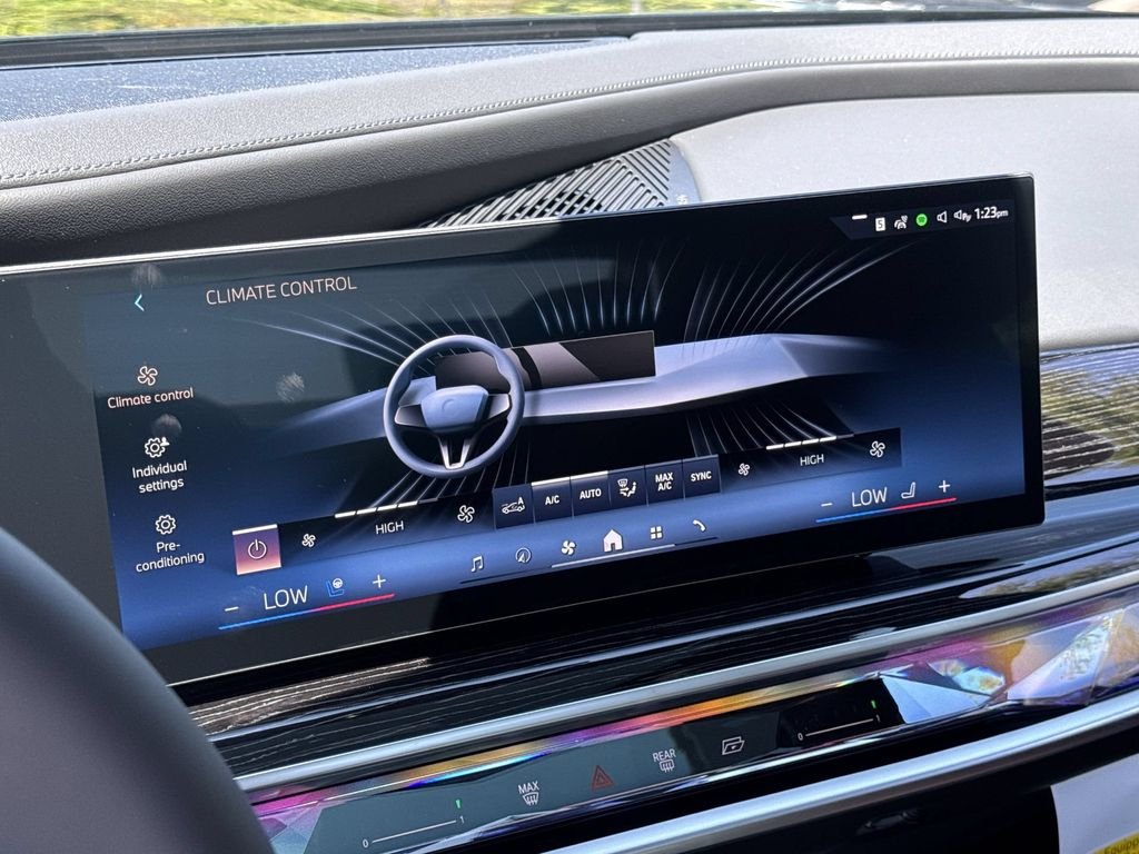 New 2026 Black Sapphire Metallic BMW 740i xDrive image 17
