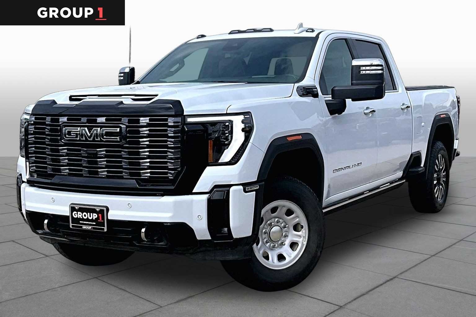 Used 2026 Glacier White Tricoat GMC Denali Ultimate image 1