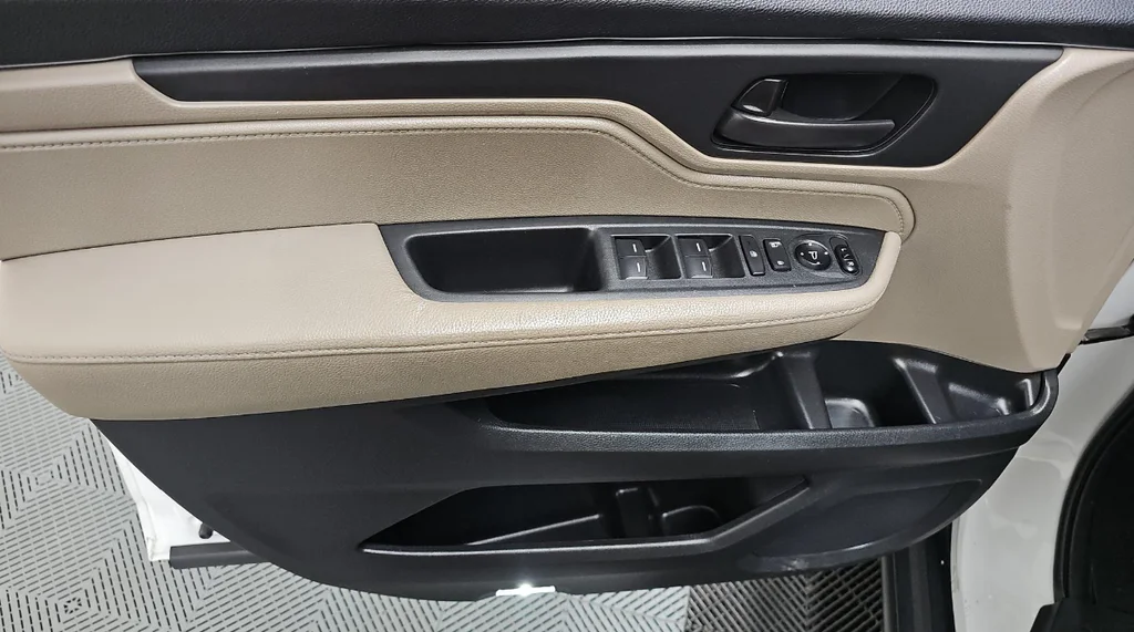 Used 2020  Honda EX image 16