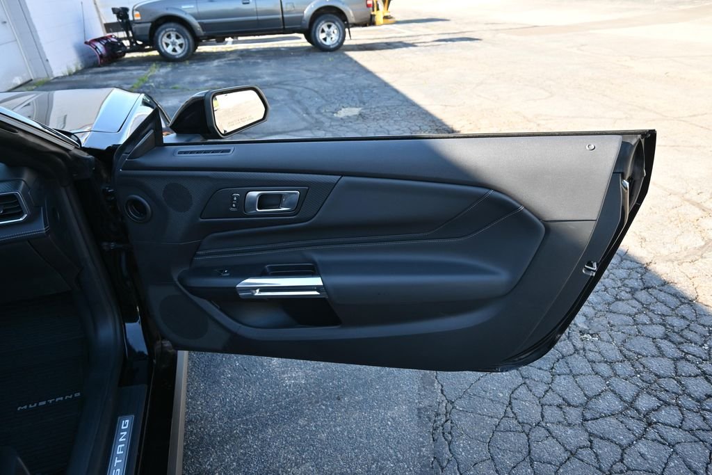 Used 2025 Shadow Black Ford GT Premium image 25