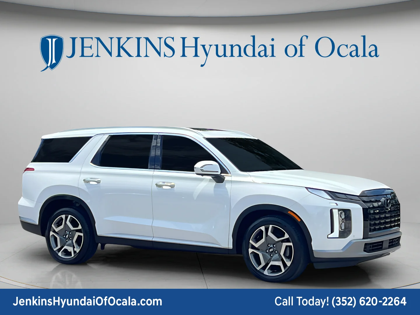 Used 2024 Hyper White Hyundai SEL 7P image 1