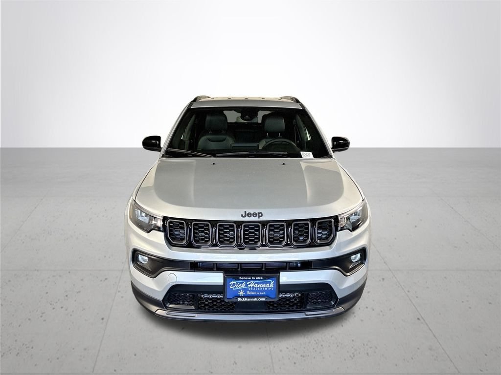 New 2026 Silver Zynith Metallic Clearcoat Jeep Latitude image 3