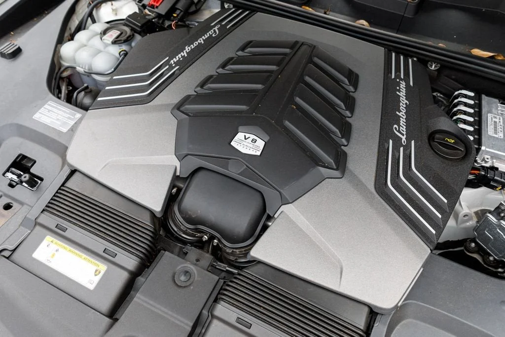 Used 2024 White Lamborghini Performante image 10