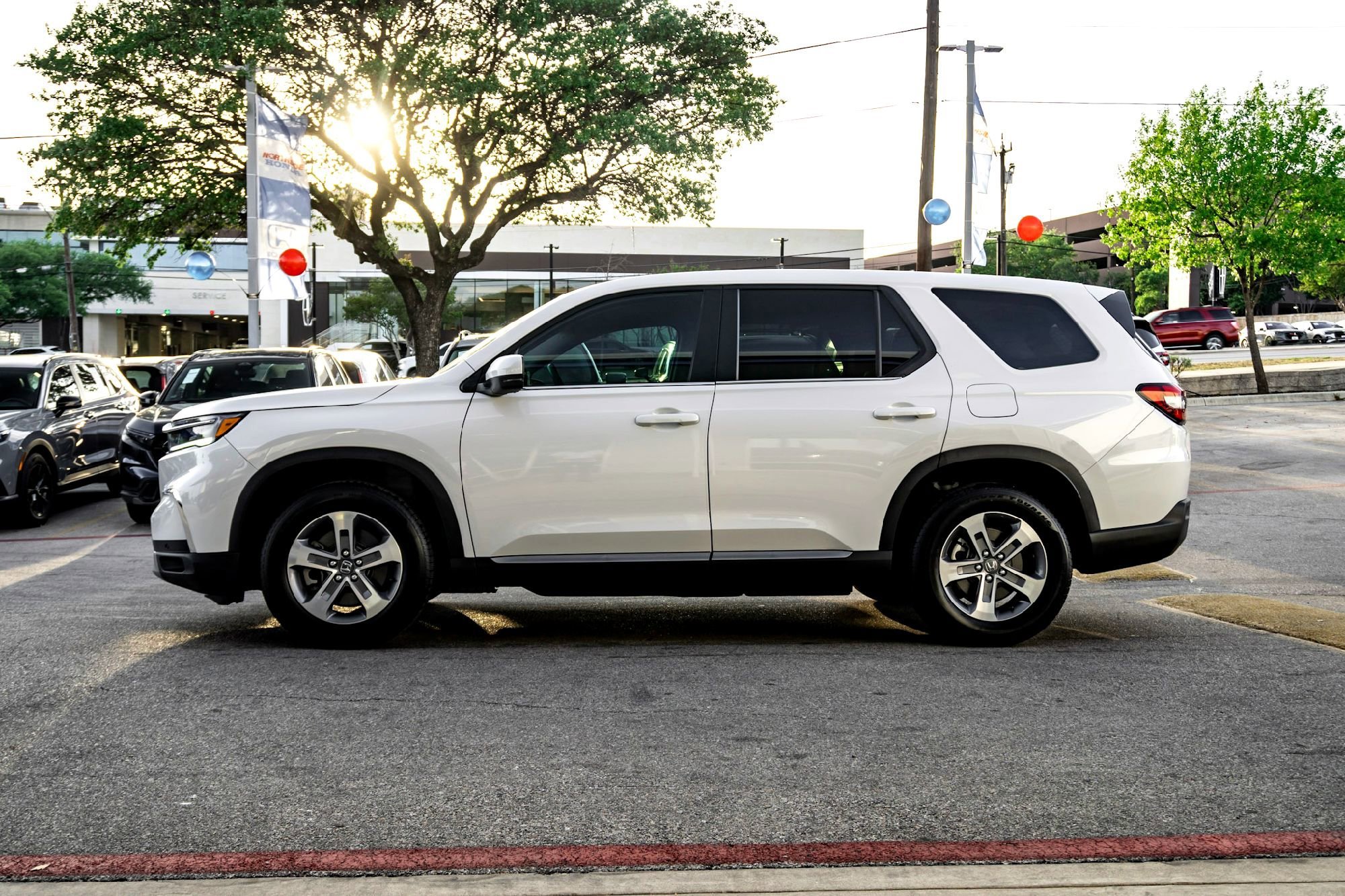 Used 2025 Platinum Honda EX-L image 8