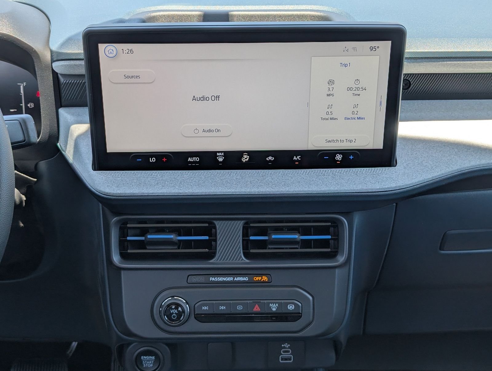 New 2026 Oxford White Ford XLT image 15