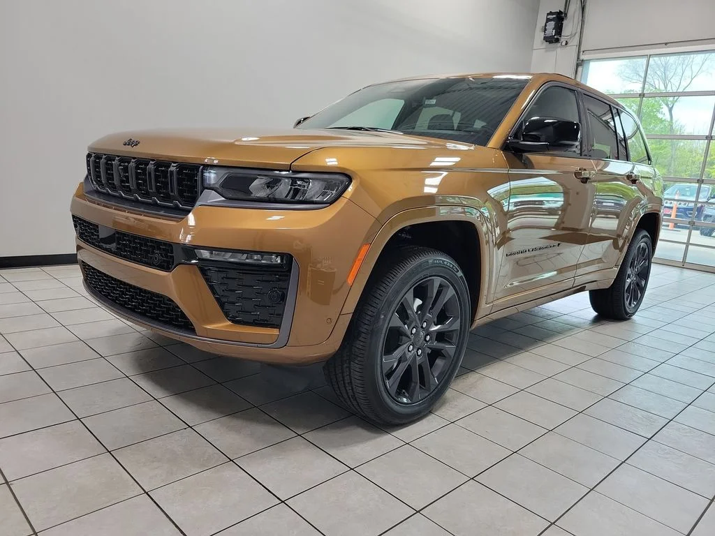 New 2026 Copper Shino Metallic Clear-Coat Exterior Paint Jeep Limited Reserve image 3