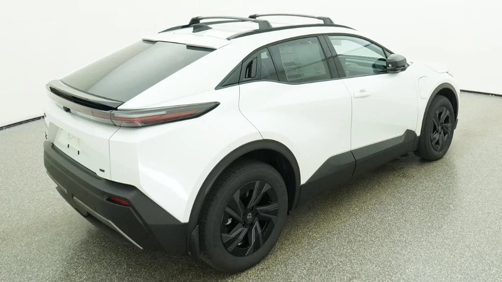 New 2026 Wind Chill Pearl Toyota SE image 2