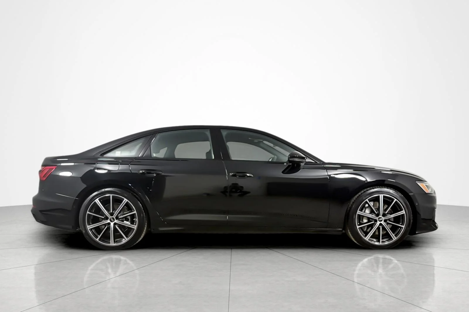 Used 2025 Mythos Black Metallic Audi Premium 55 TFSI quattro image 6