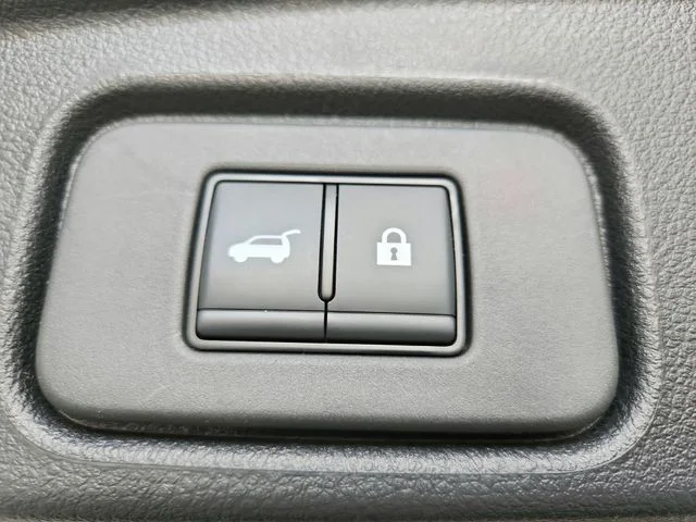 Used 2025 Silver Nissan Platinum image 57