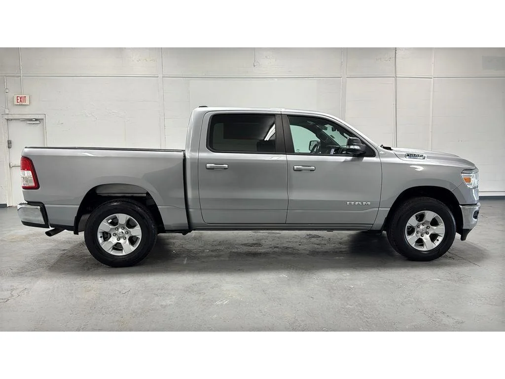 Used 2022 Billet Silver Metallic Clearcoat Ram Big Horn Crew Cab 4X4 3.6L V6 1 OWNER image 5