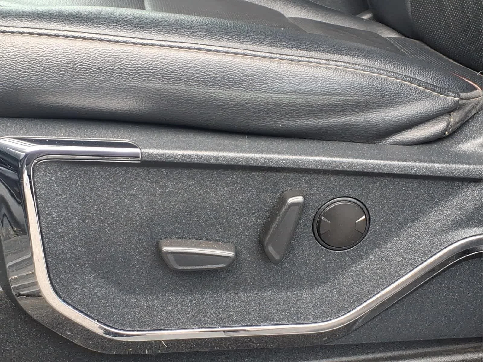 Used 2024 Carbonized Gray Metallic Ford LARIAT image 16