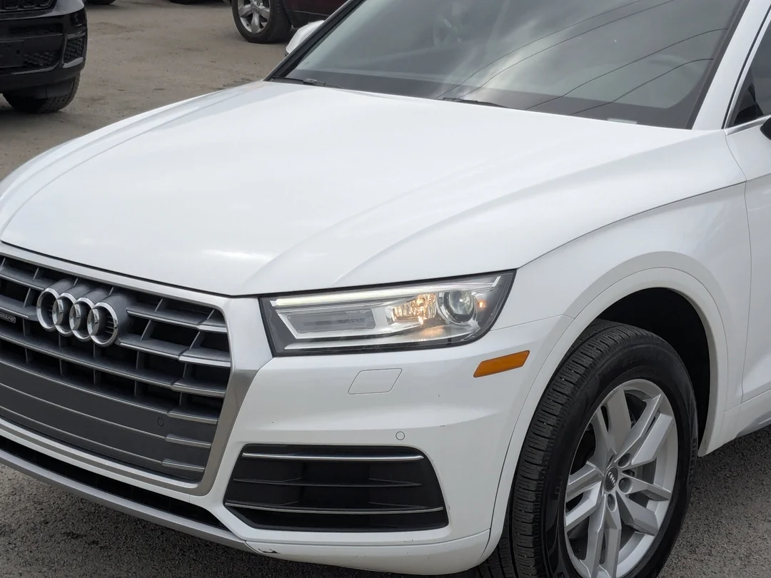 Certified Used 2020 White Audi Komfort - - AWD - Leather - LOW KMS & More! image 10