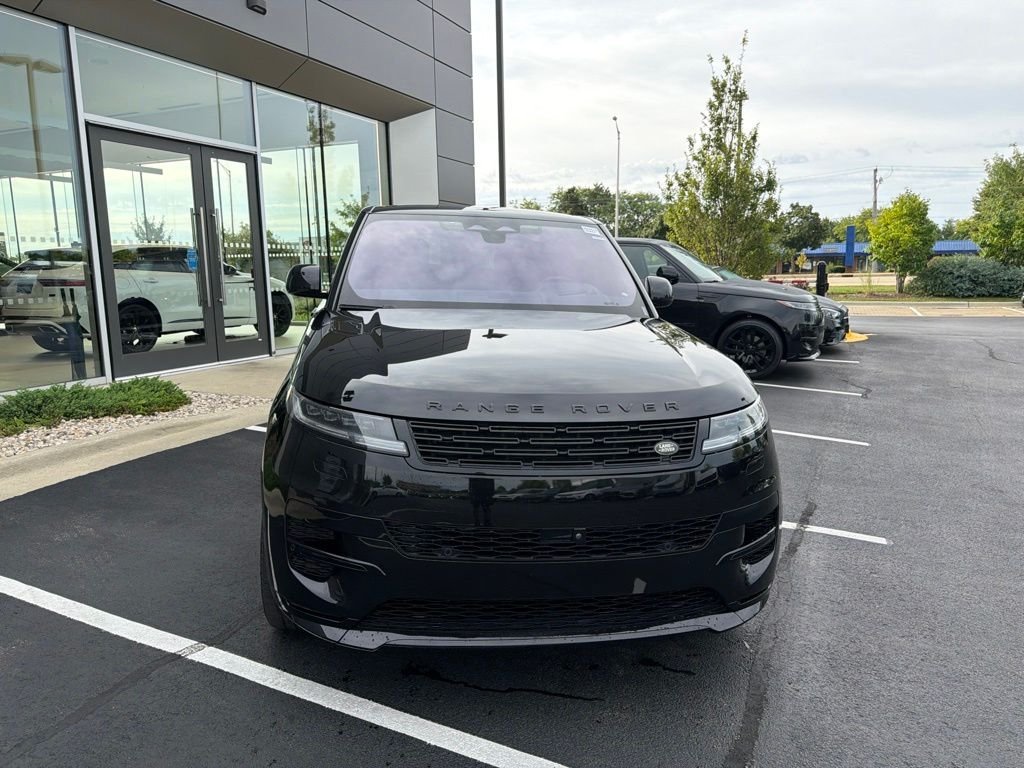 Used 2023 Black Land Rover First Edition image 7