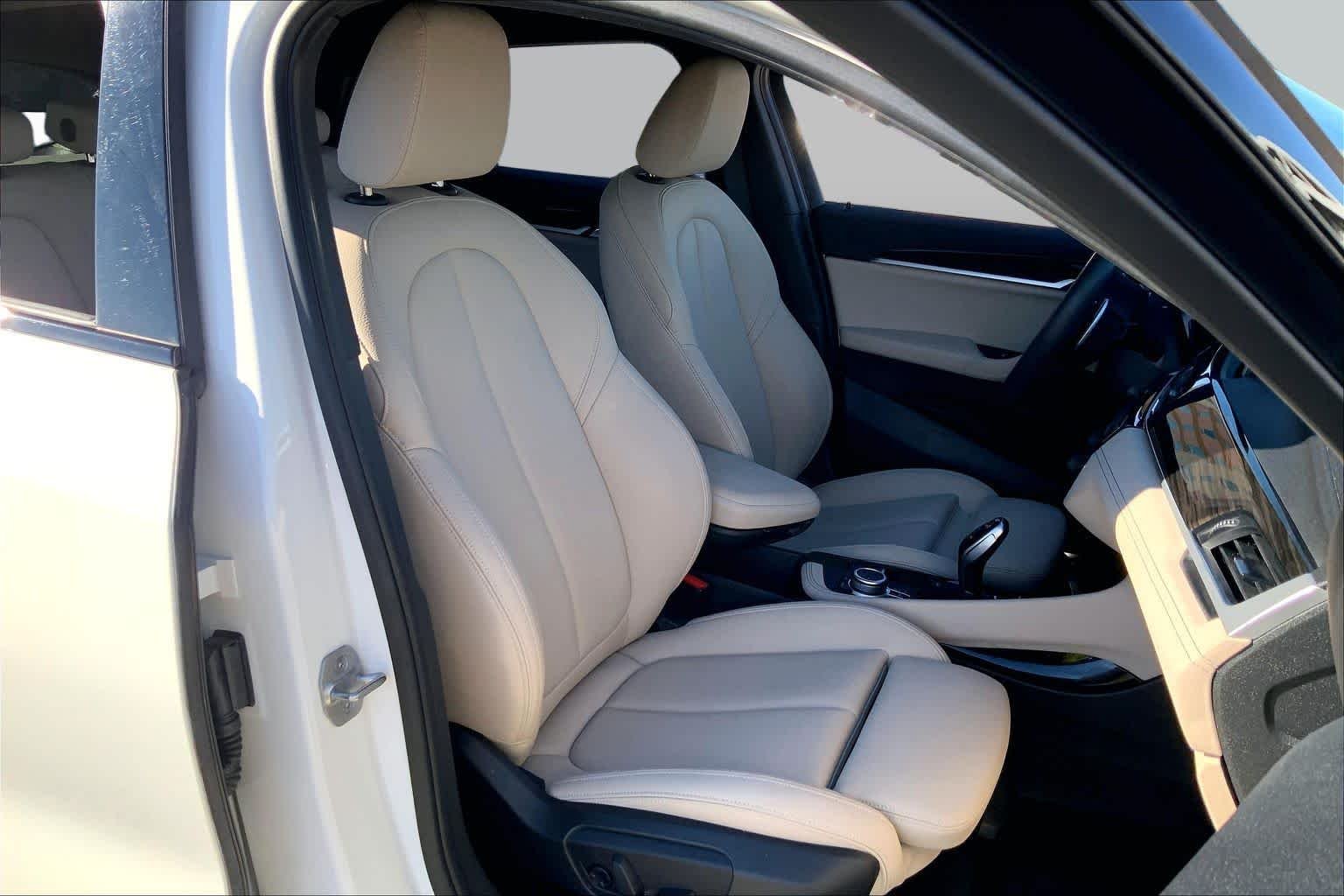 Used 2020 Alpine White BMW M35i image 8