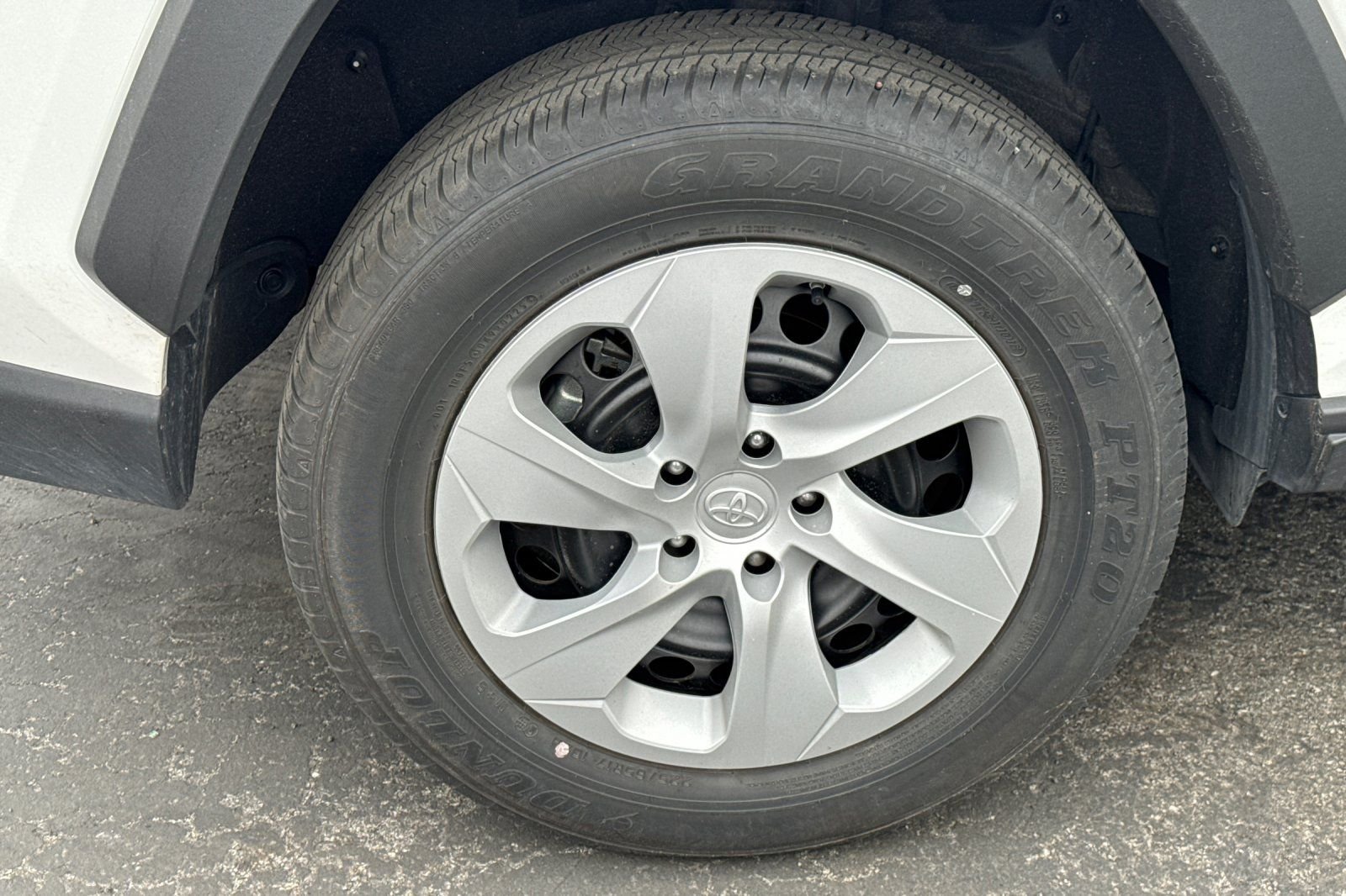 2025 Toyota RAV4 LE photo 4