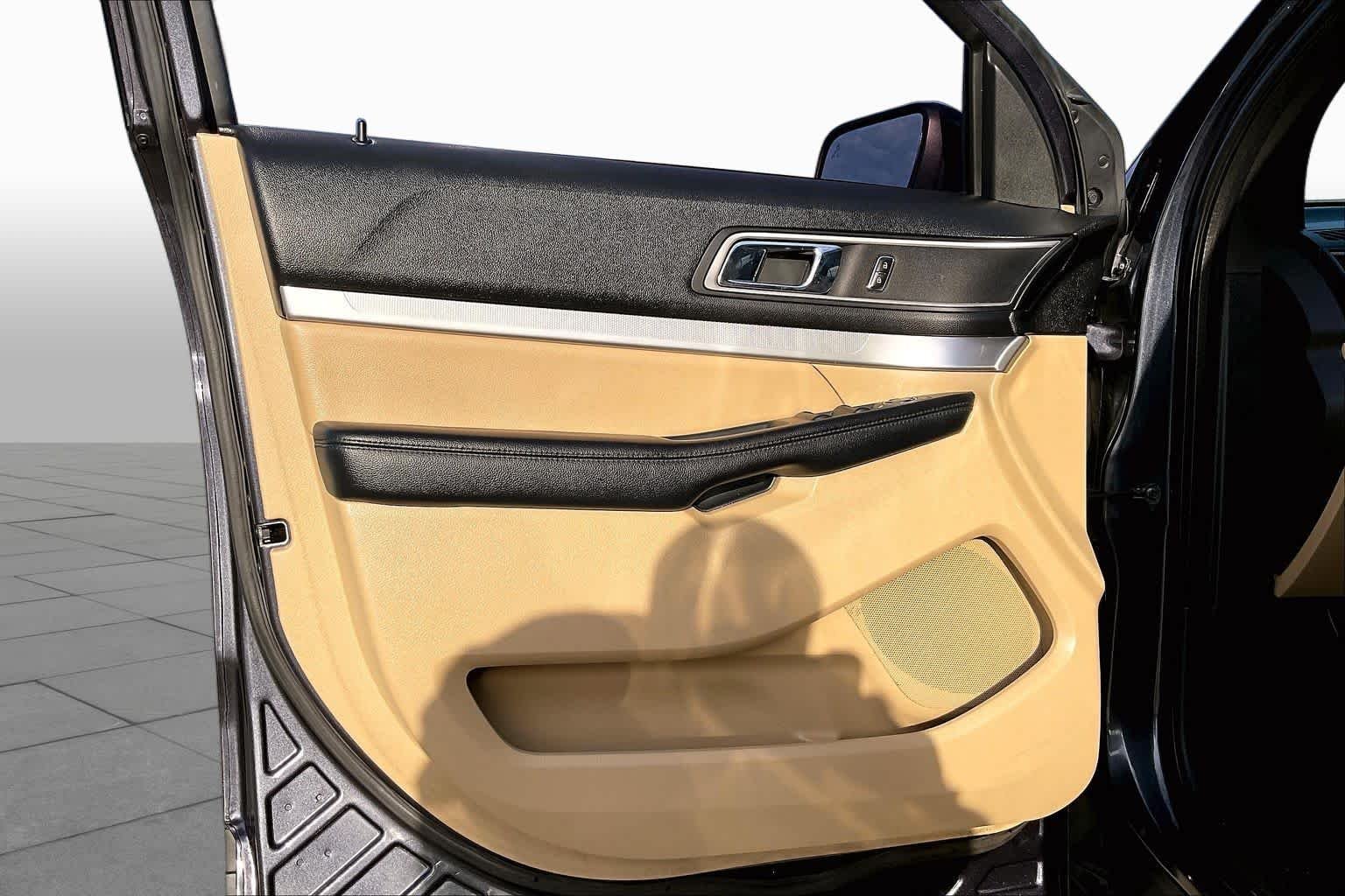 Used 2017 Smoked Quartz Metallic Tinted Clearcoat Ford XLT image 21