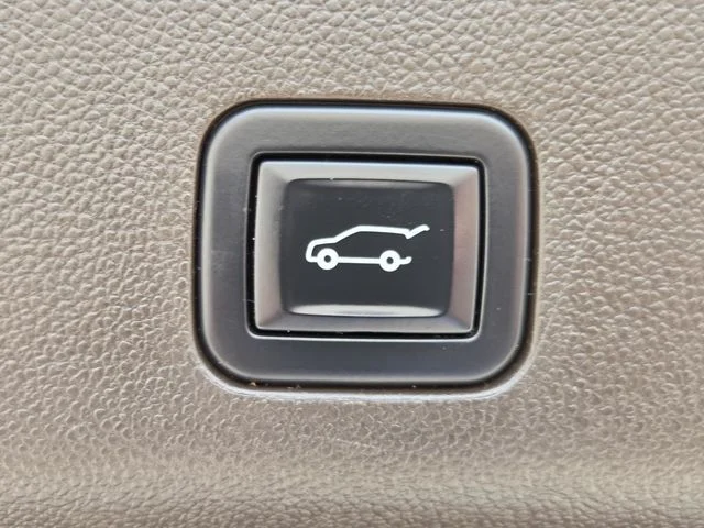 Used 2022 White Cadillac Premium Luxury image 12