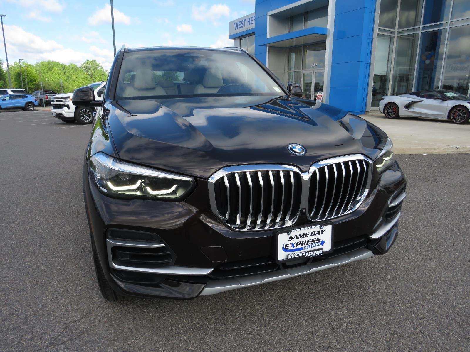 Used 2022  BMW  image 5