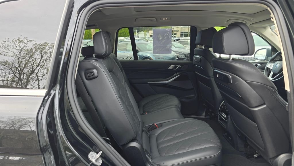 Used 2024 Black Sapphire Metallic BMW xDrive40i image 12