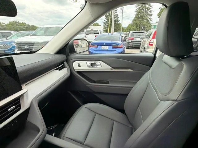 Used 2026 Gray Ford Active image 31