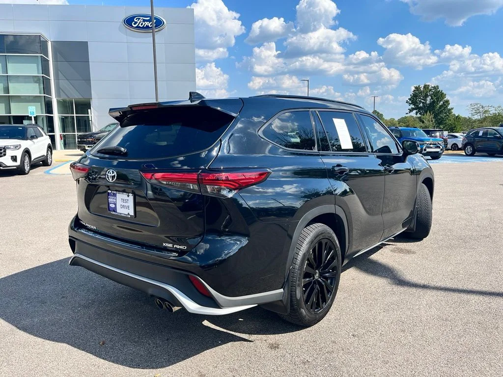 Used 2023 Black Toyota L image 5