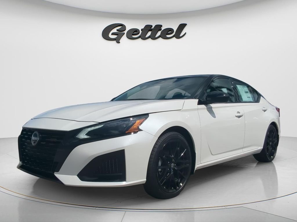Pearl White Tricoat/Super Black 2026 Nissan Altima 2.5 SR FWD Sedan Front-Wheel Drive Continuously Variable Transmission