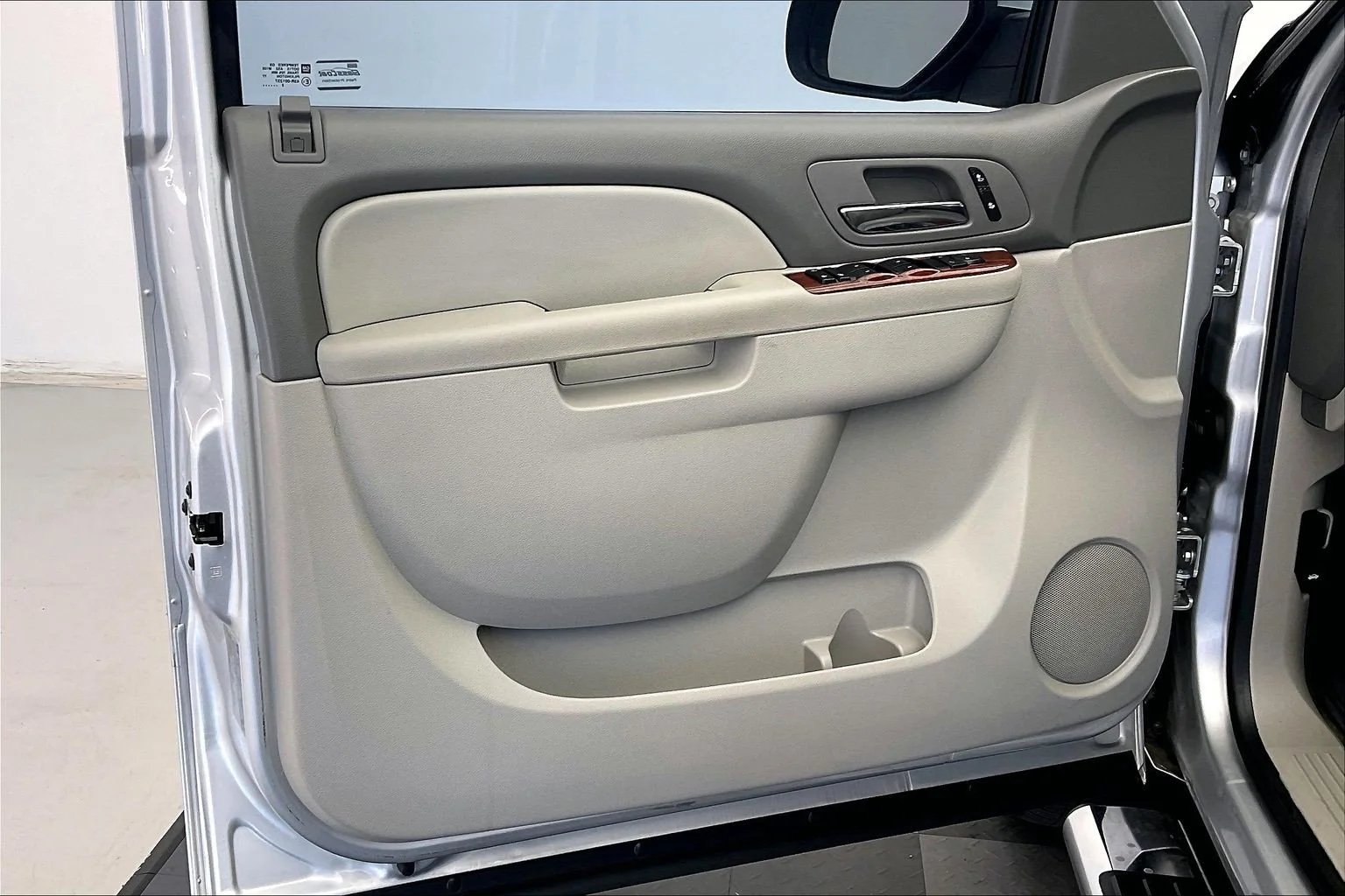 Used 2013 Silver Ice Metallic Chevrolet LT image 25