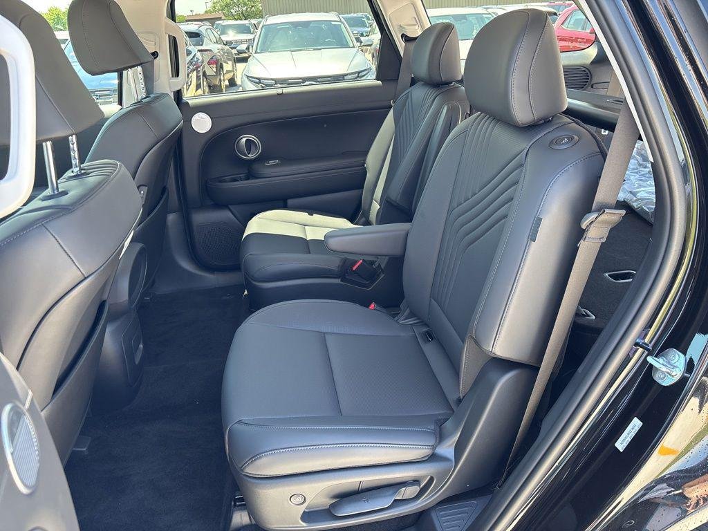 New 2026 Abyss Black Hyundai SEL 7P image 33