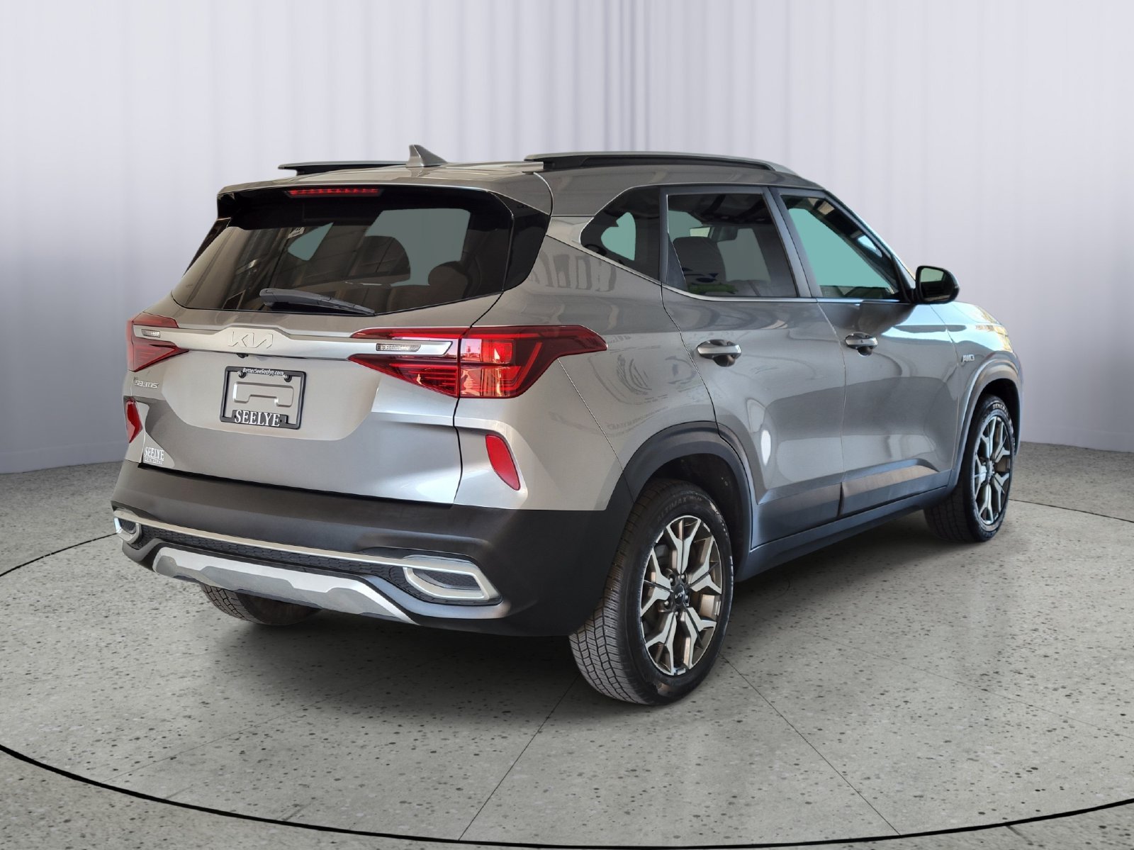 Used 2022 Gray Kia EX image 2
